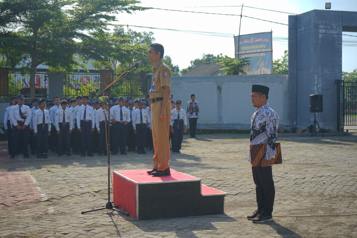 Upacara Peringatan Hut Ke 80 PGRI dan Hari Guru Nasional
