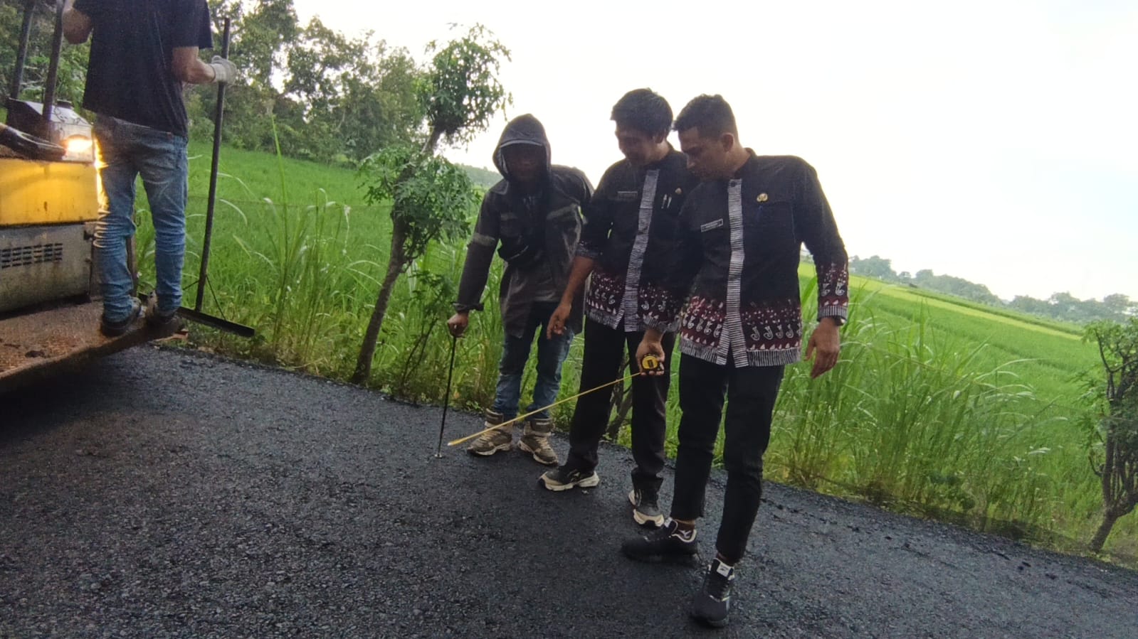PEMBANGUNAN JALAN DESA NGADILUWIH TAHUN 2025