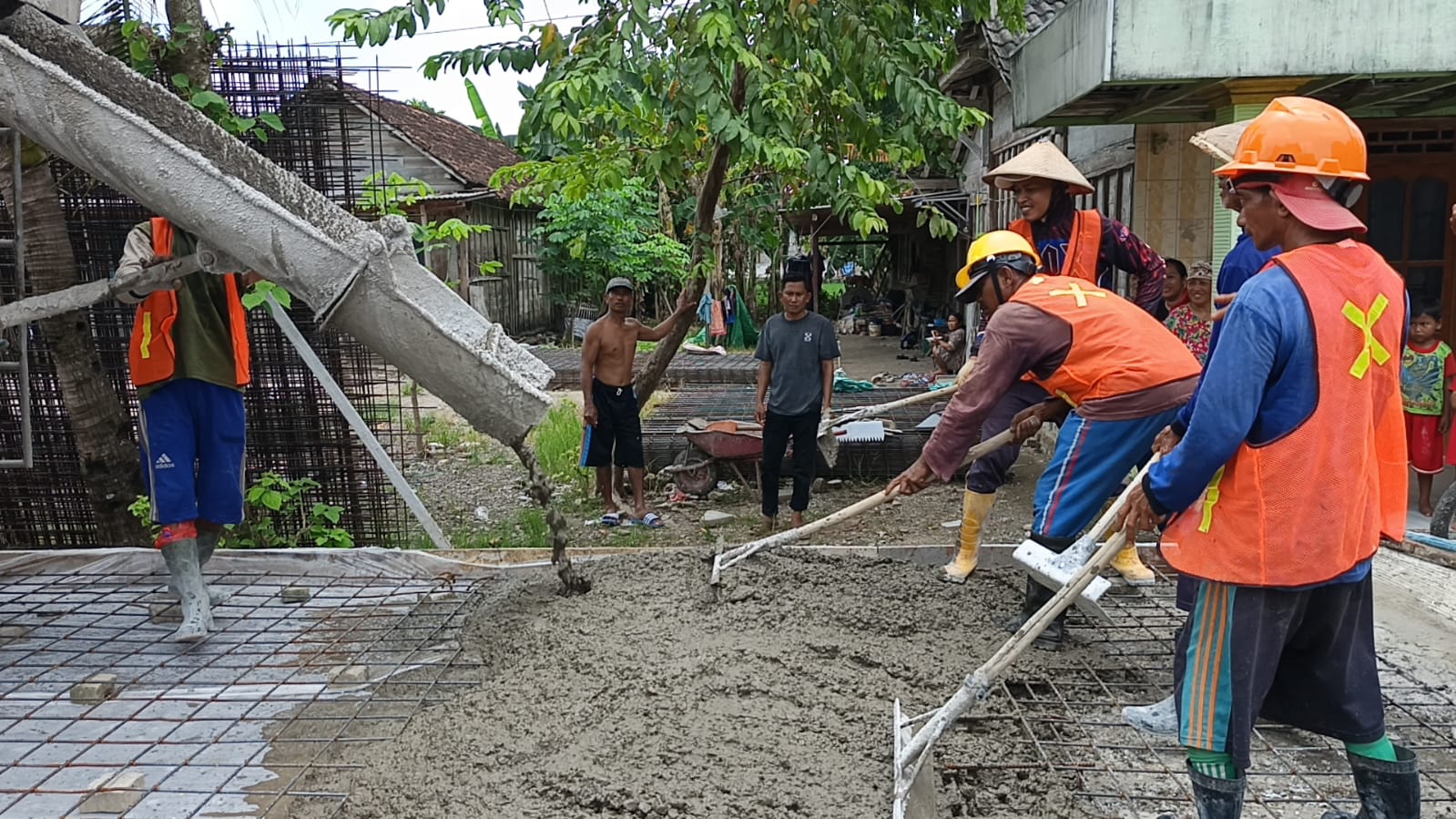 Pembangunan Jalan Rigid Beton Desa Bareng Tahun 2025