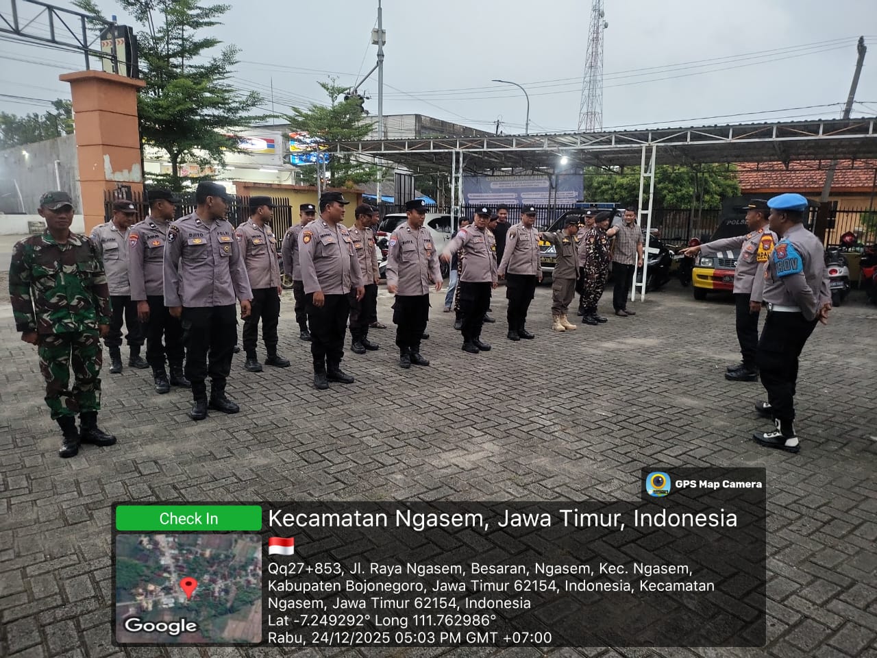 Pengamanan pelaksanaan Misa Natal di Gereja Katolik Santa Maria Desa Kolong