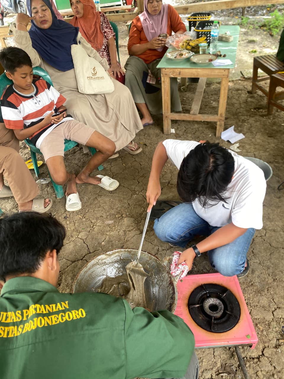 Pelatihan Pembuatan Dodol dan Selai dari Jambu Kristal