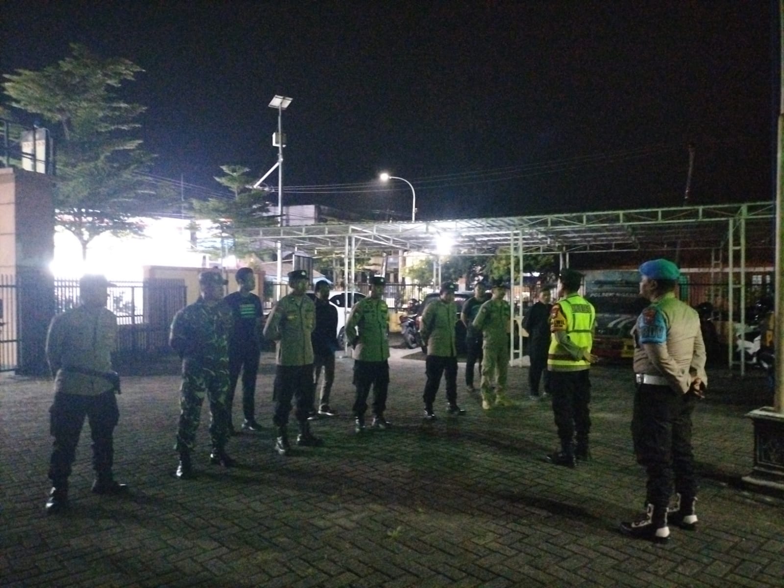 Satpol PP Kecamatan Ngasem melaksanakan Apel dan Patroli Gabungan.