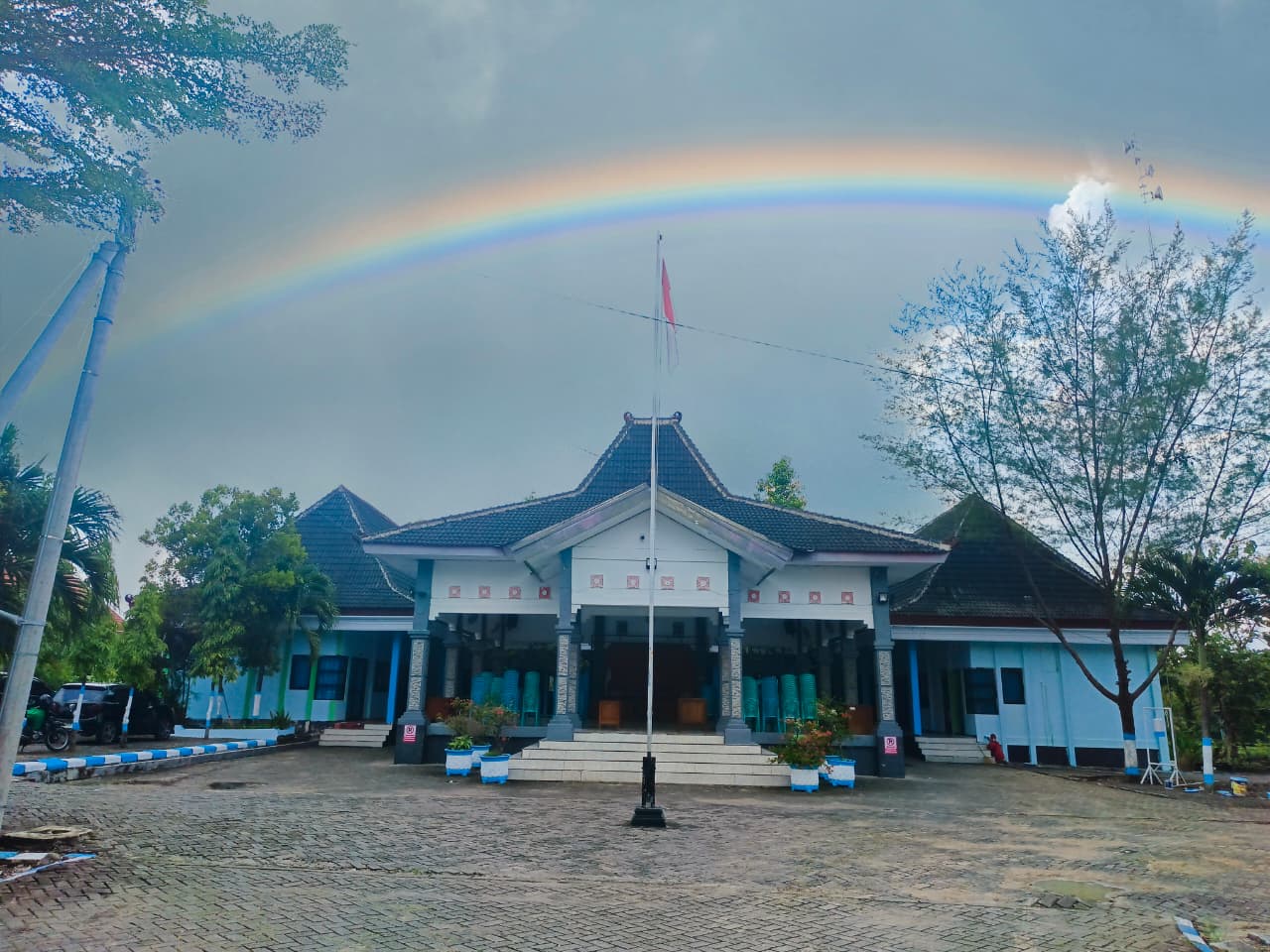 Kerja Bakti dan Peremajaan Fasilitas Kantor di Kecamatan Ngasem