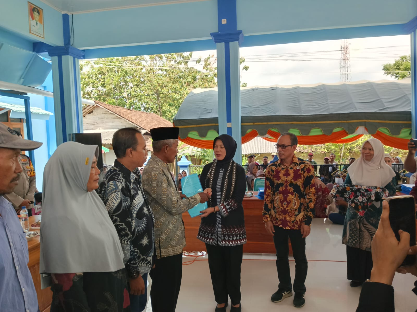 Sertifikat PTSL Desa Trenggulunan Diserahkan Langsung oleh Ibu Wakil Bupati Bojonegoro