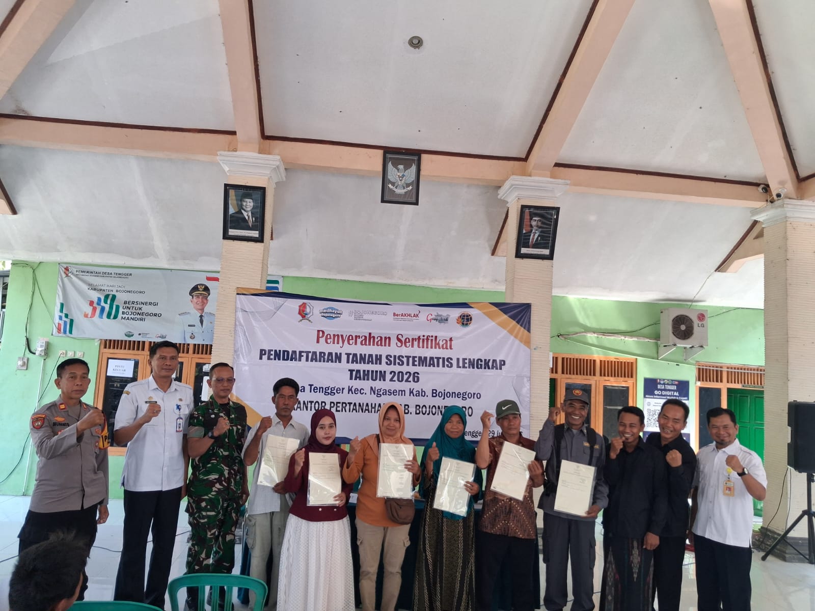 Penyerahan Sertifikat Pendaftaran Tanah Sistematis Lengkap (PTSL) Desa Tengger Tahun 2026