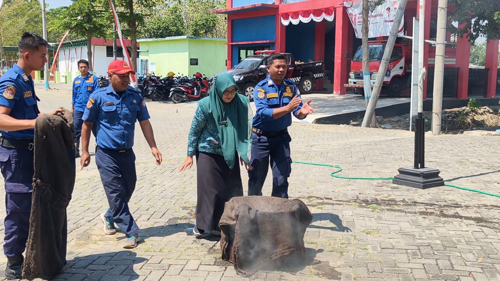 Pelatihan Pencegahan dan Penanggulangan Bahaya Kebakaran Lingkungan Rumah Tangga Bagi Kader PKK